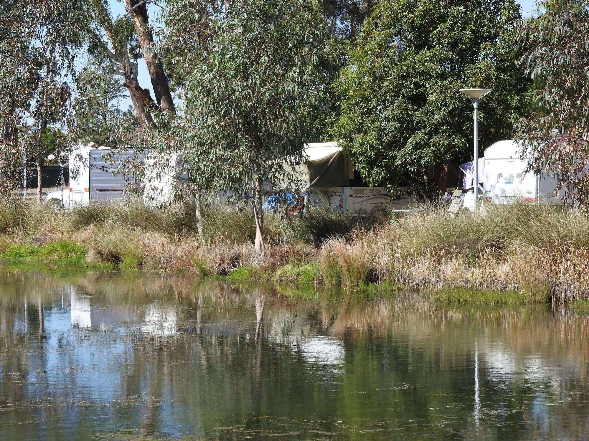 Victoria Lake Holiday Park Shepparton Exteriör bild